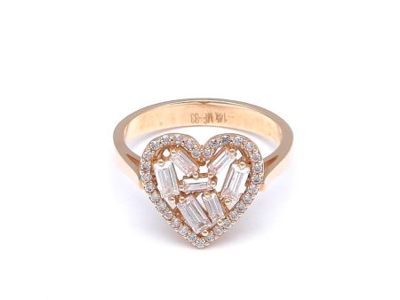 Anillo tipo sello calado motivo corazón con circonias en oro rosa 14 kilates. on Sale