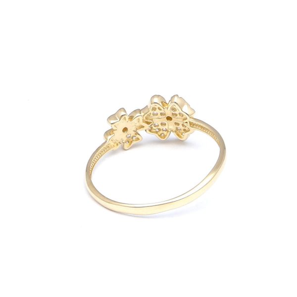 Anillo diseño especial motivo trébol de cuatro hojas con circonias en oro amarillo 14 kilates. Online Sale